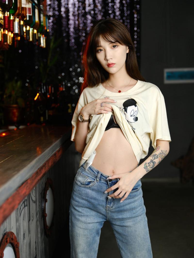 牛仔裤妹妹真的太纯了