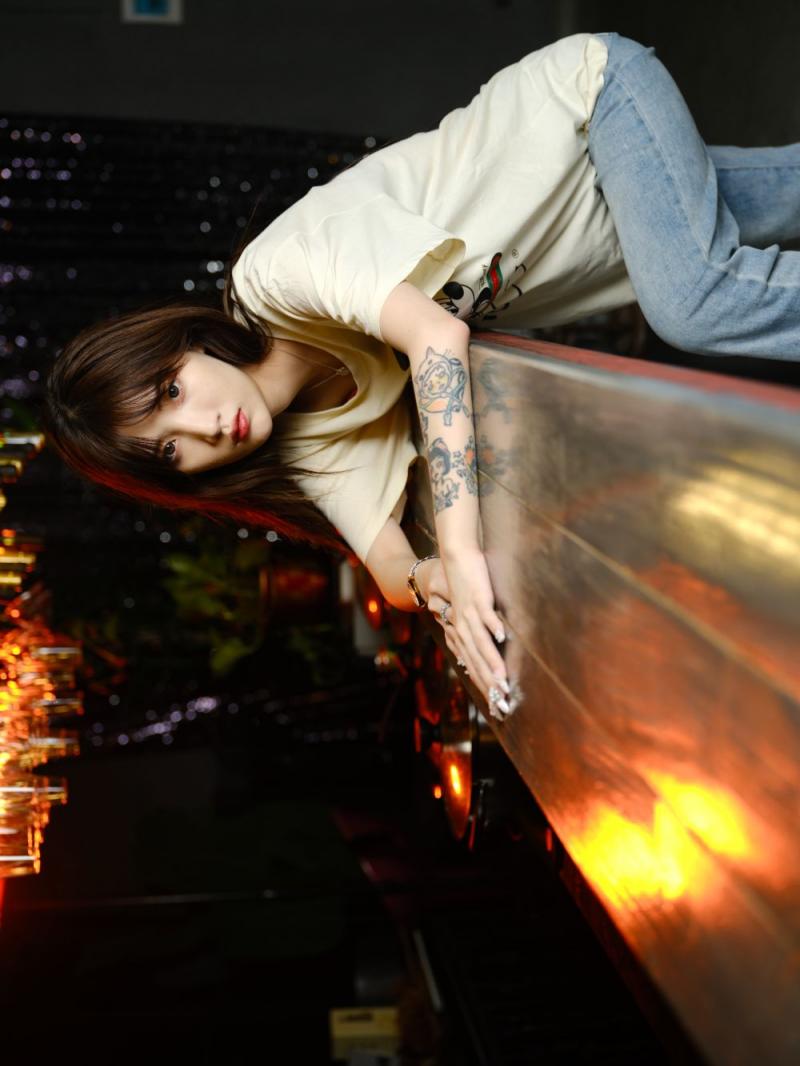 牛仔裤妹妹真的太纯了