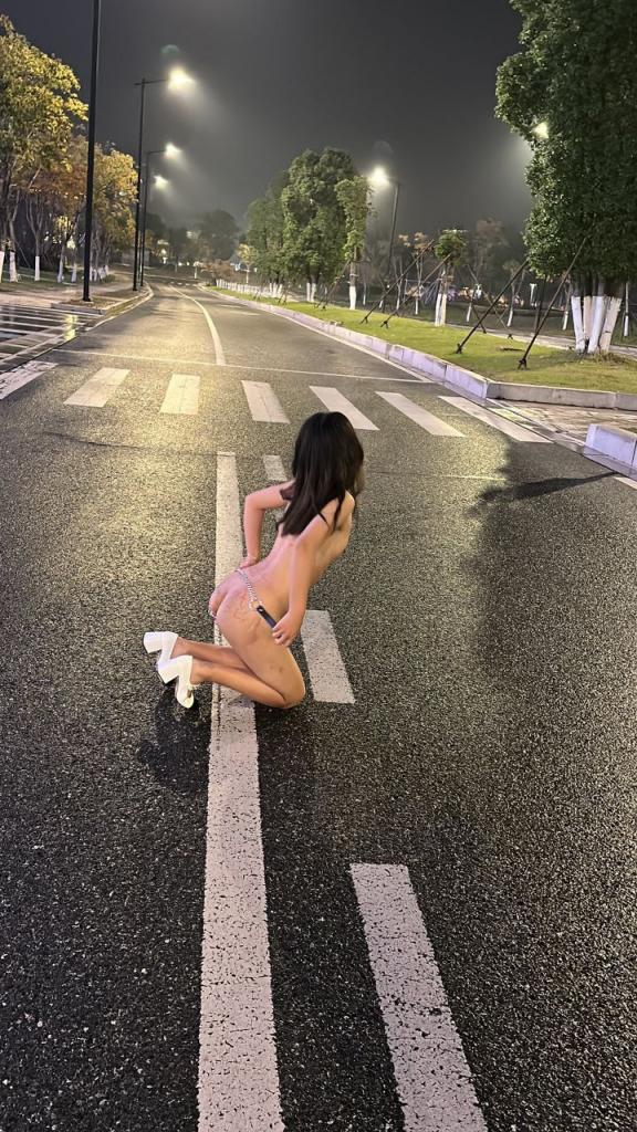 爱露出的xiao姐姐