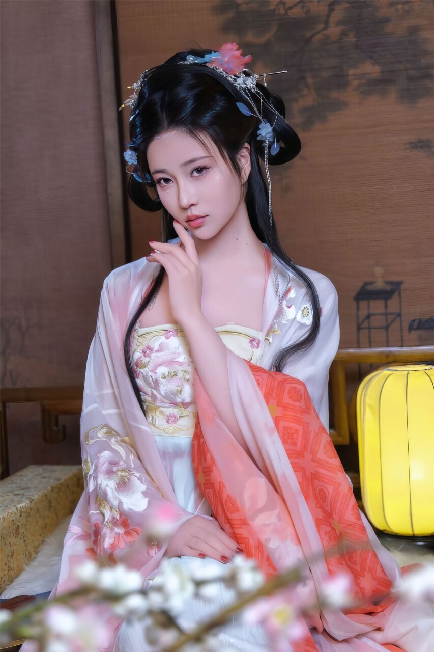霓裳，橙白绽放花之美人