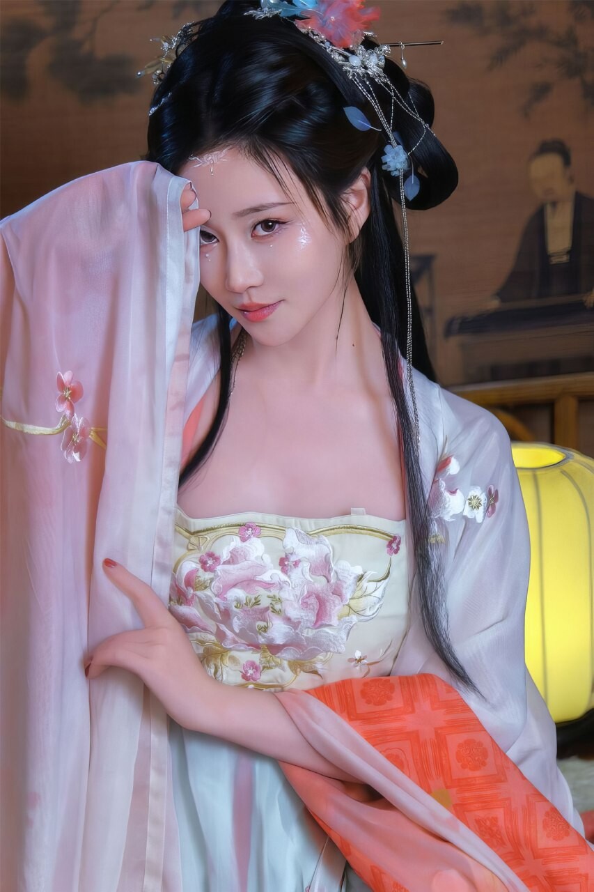 霓裳，橙白绽放花之美人