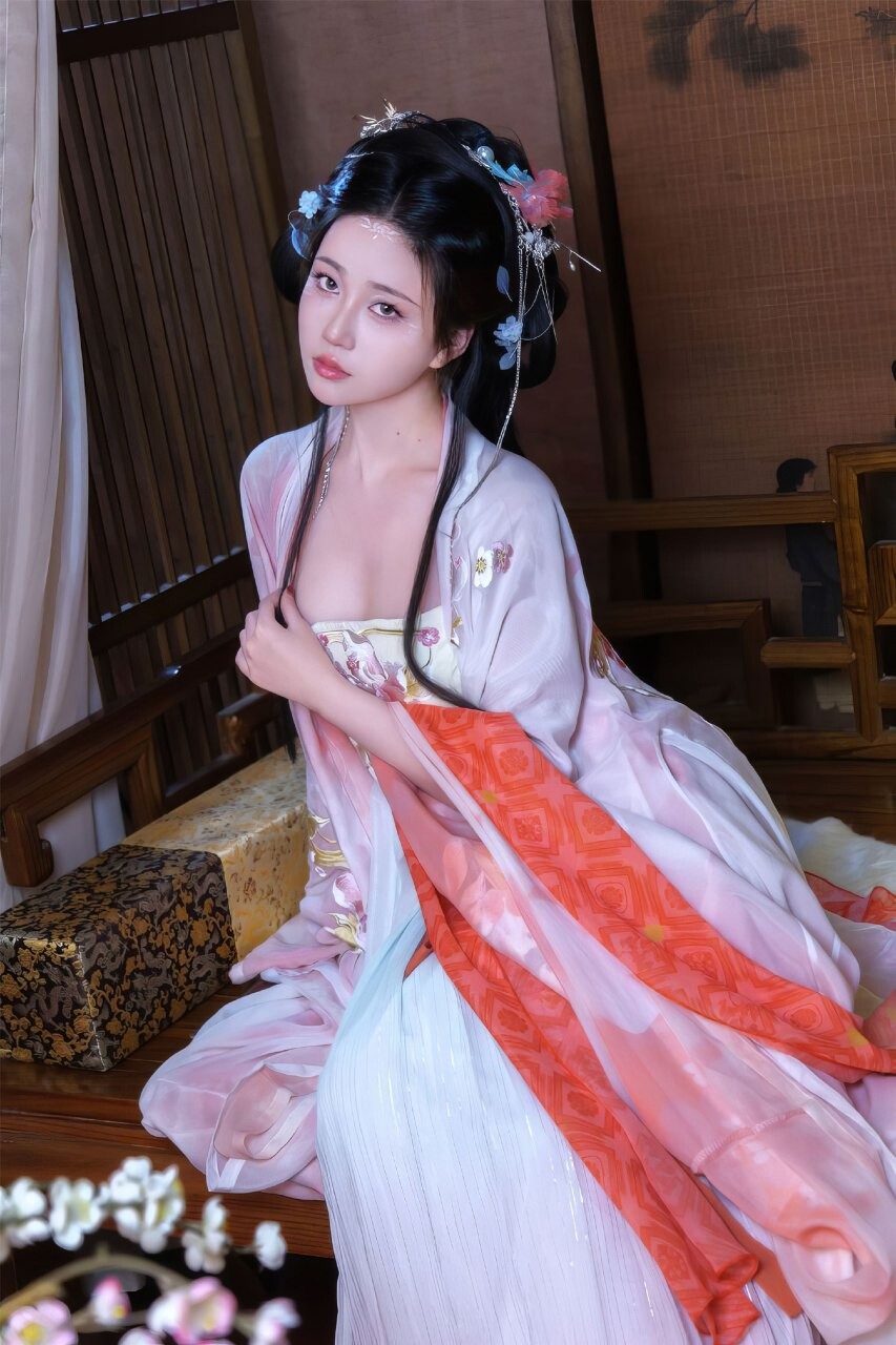 霓裳，橙白绽放花之美人
