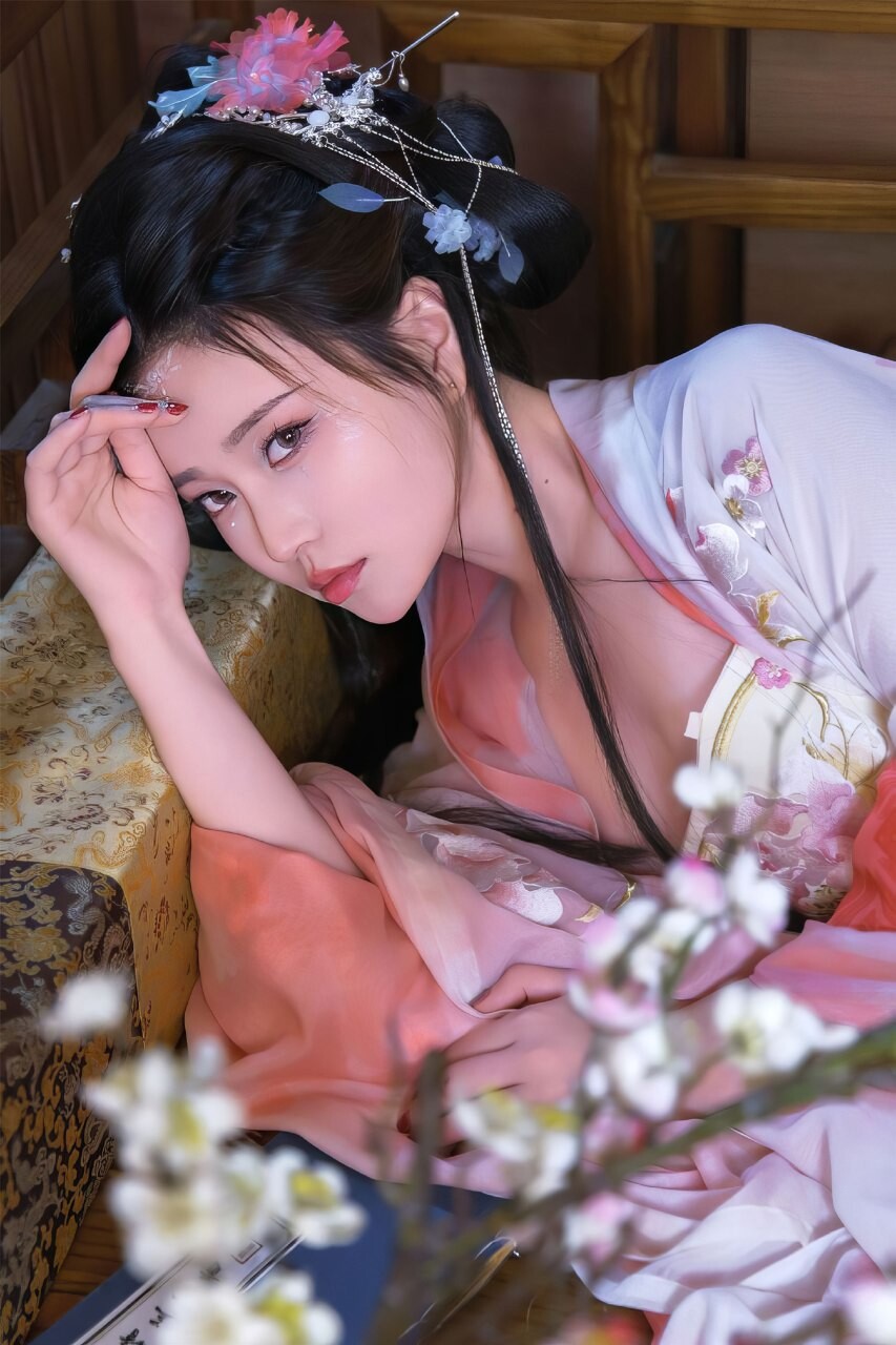 霓裳，橙白绽放花之美人