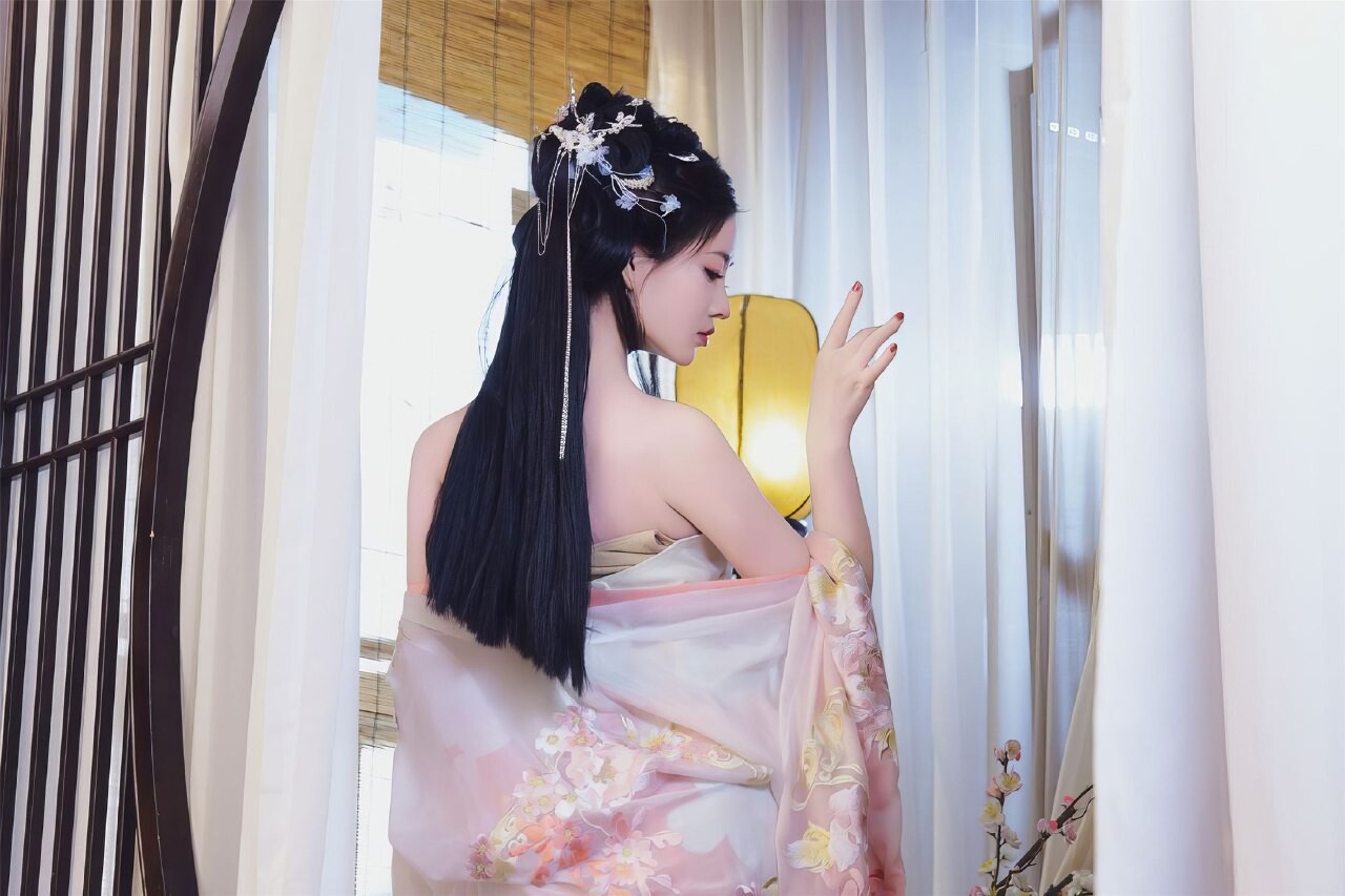 霓裳，橙白绽放花之美人