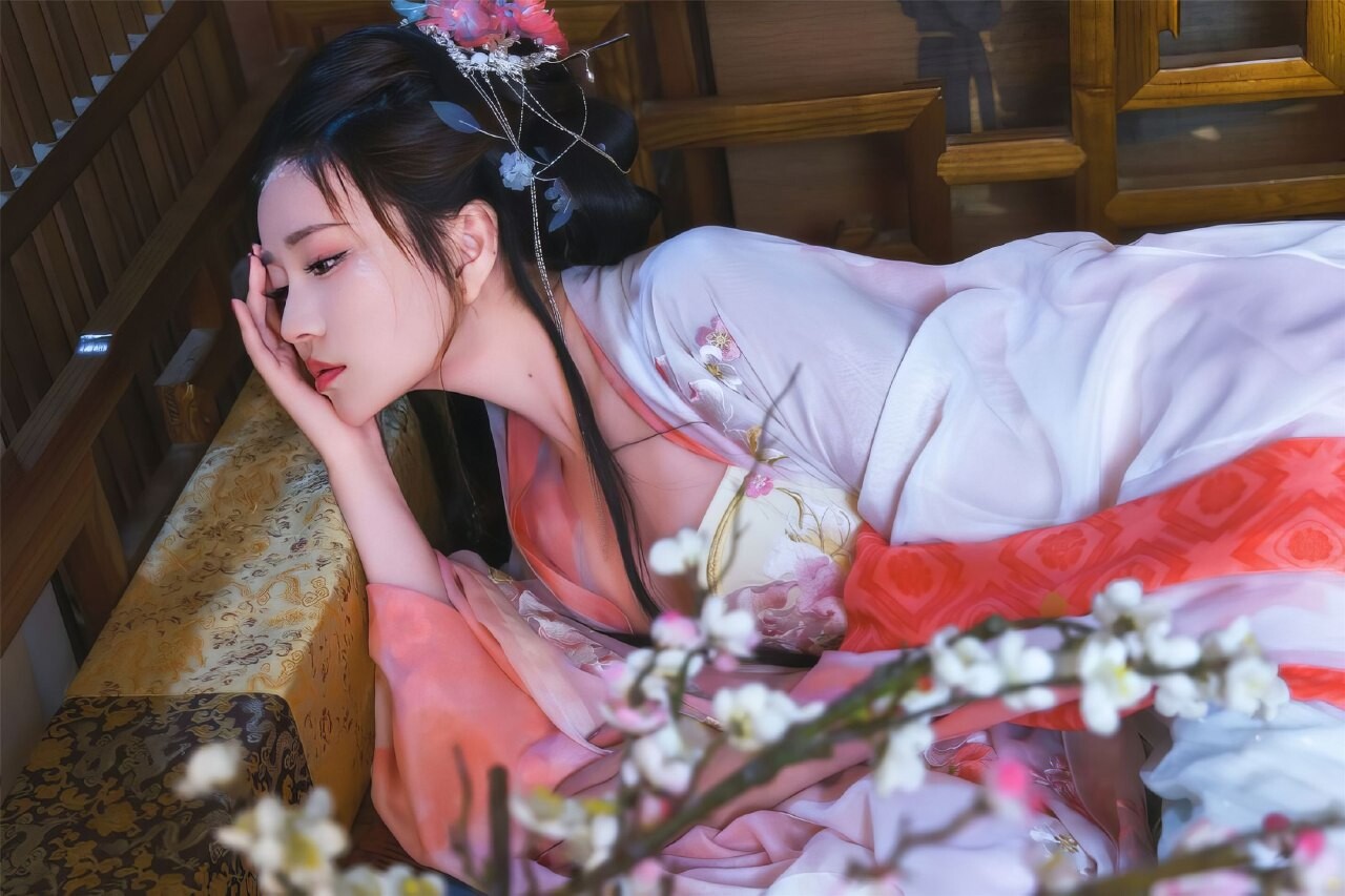 霓裳，橙白绽放花之美人