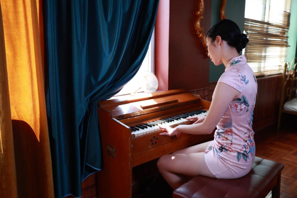 旗袍少妇能感觉到那份美妙不
