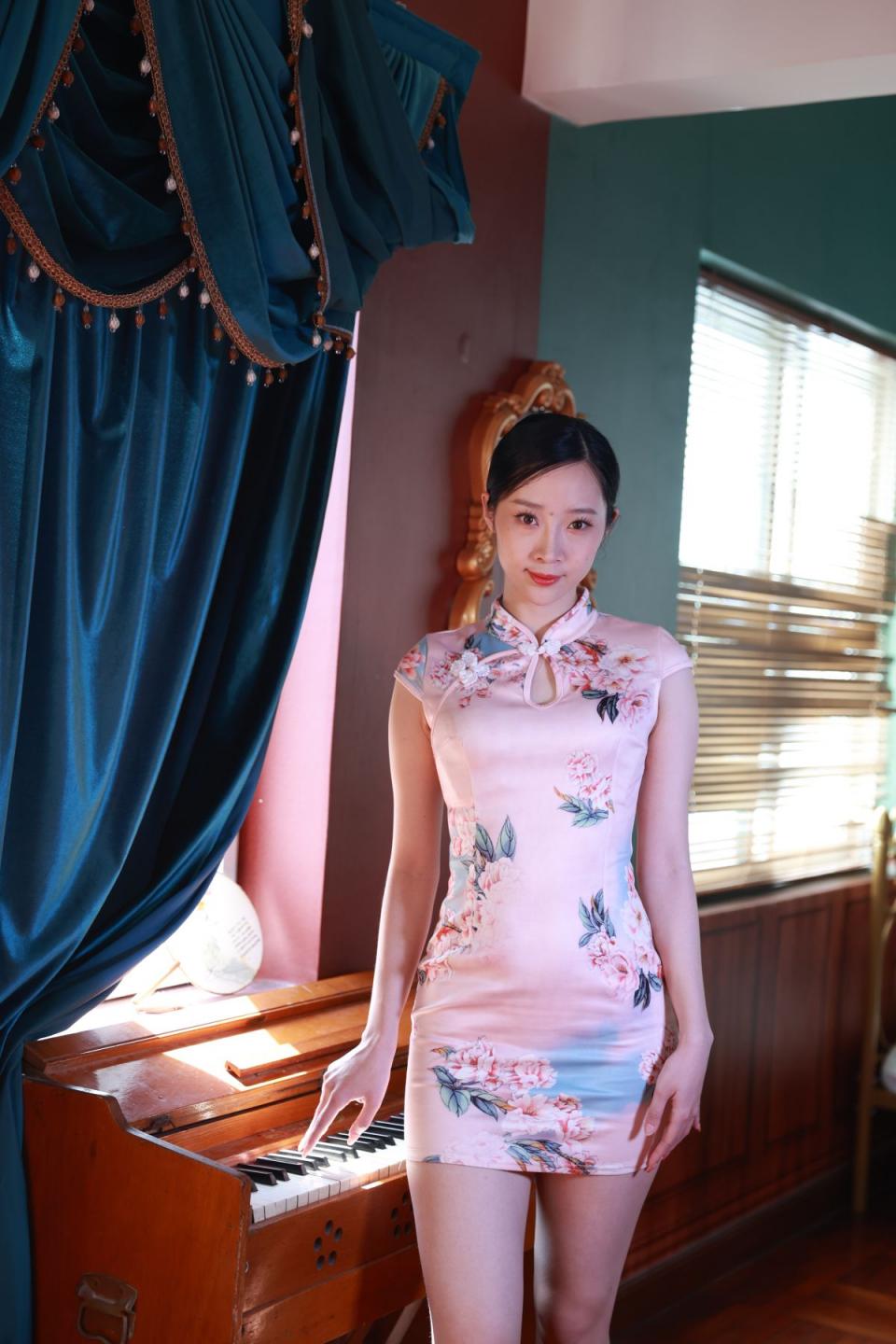 旗袍少妇能感觉到那份美妙不