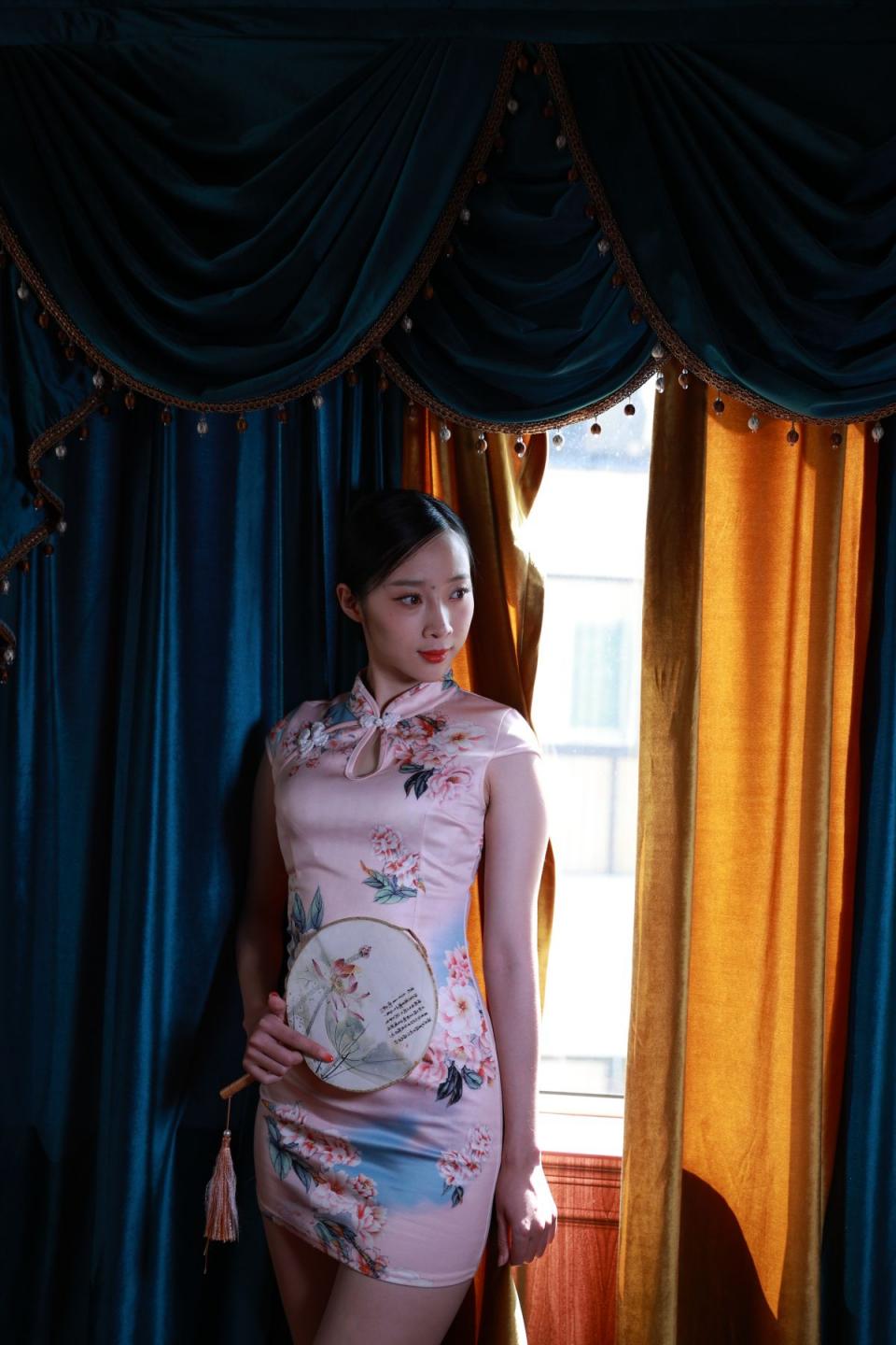 旗袍少妇能感觉到那份美妙不