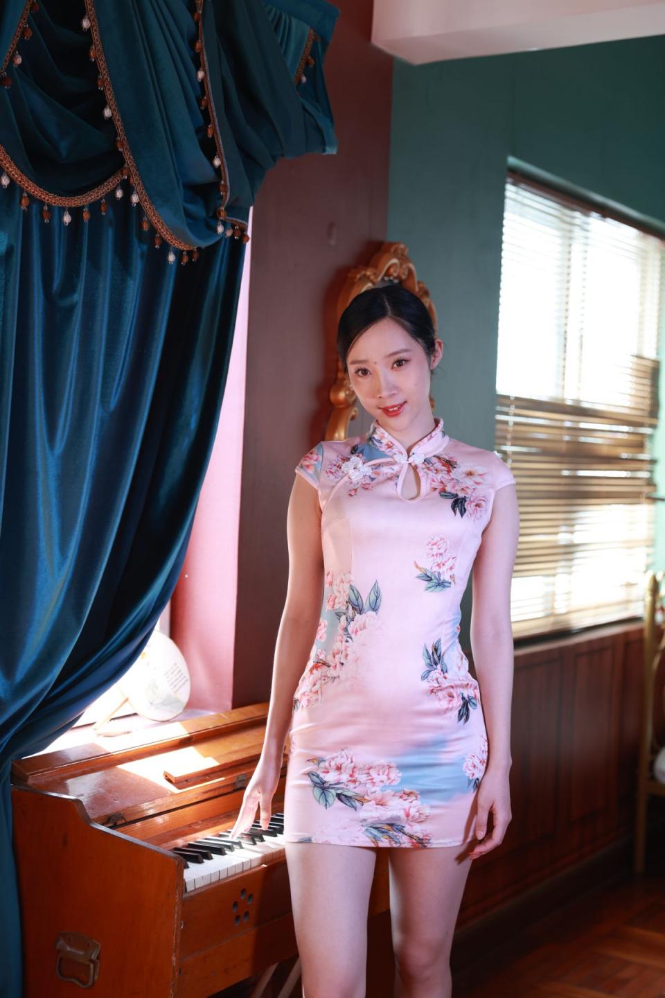 旗袍少妇能感觉到那份美妙不