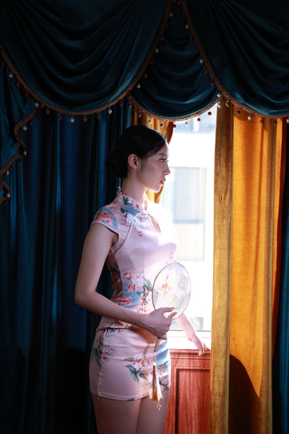 旗袍少妇能感觉到那份美妙不