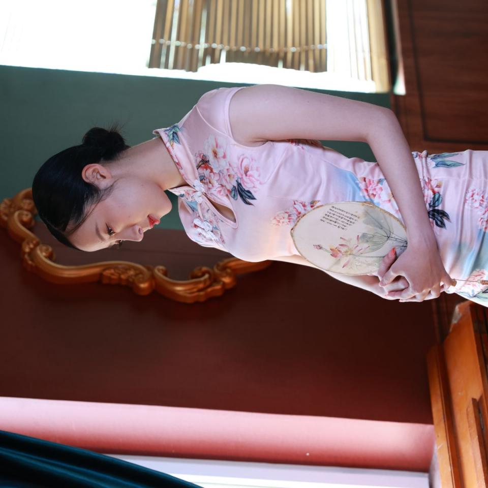 旗袍少妇能感觉到那份美妙不