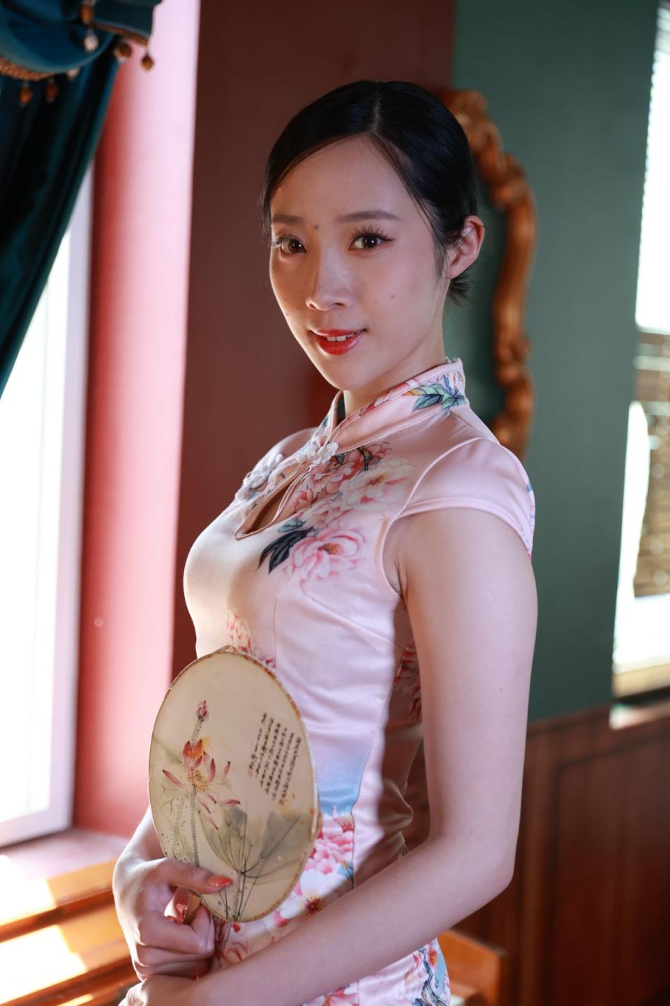 旗袍少妇能感觉到那份美妙不
