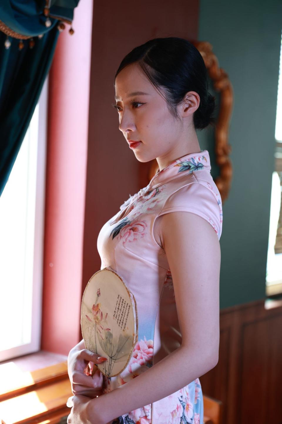 旗袍少妇能感觉到那份美妙不