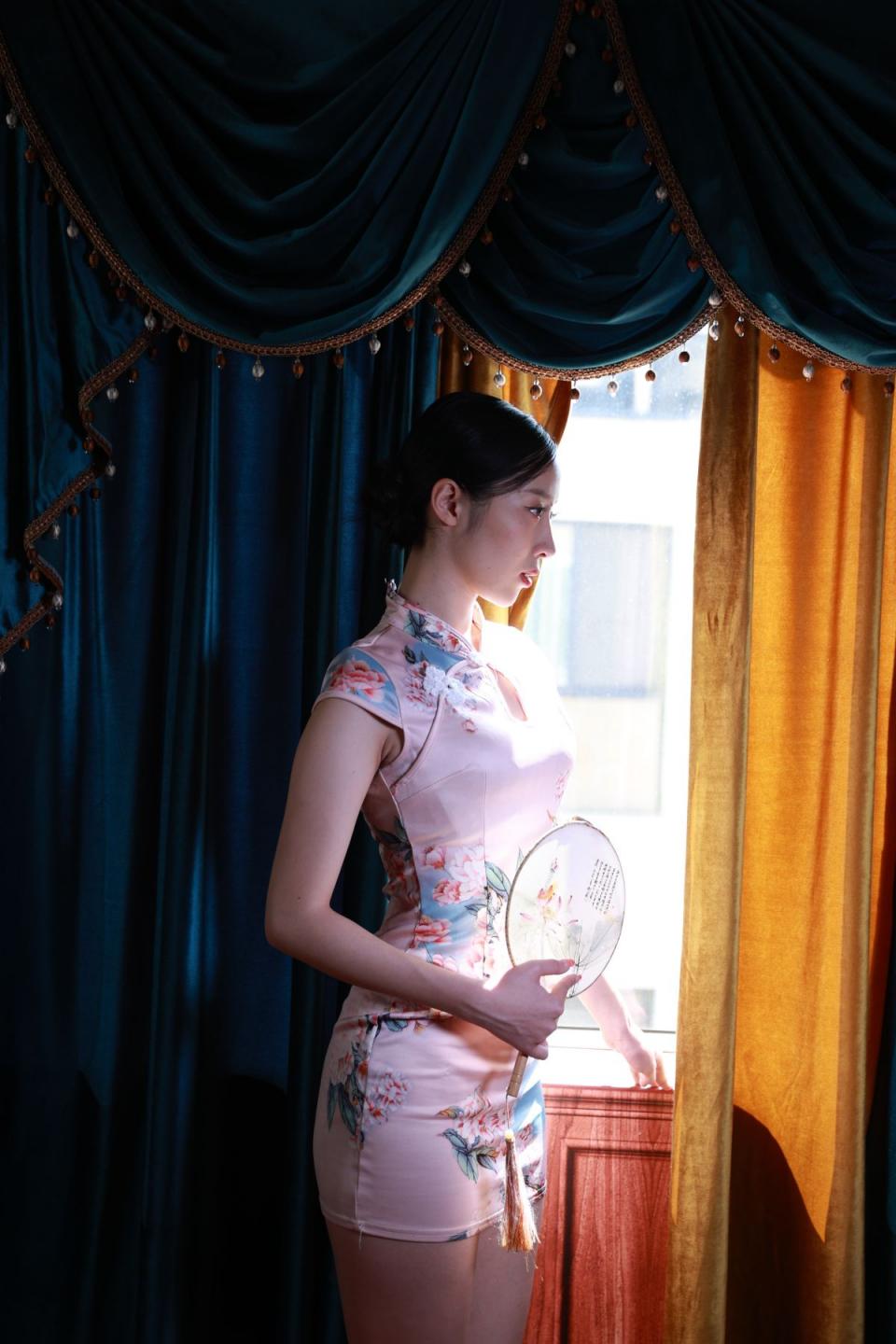 旗袍少妇能感觉到那份美妙不