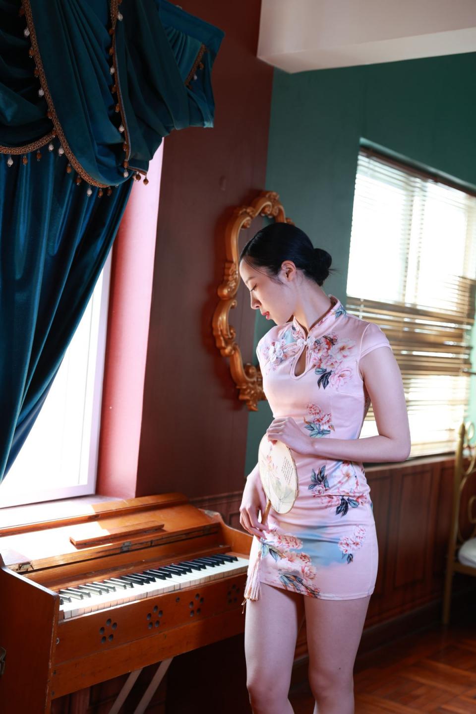 旗袍少妇能感觉到那份美妙不