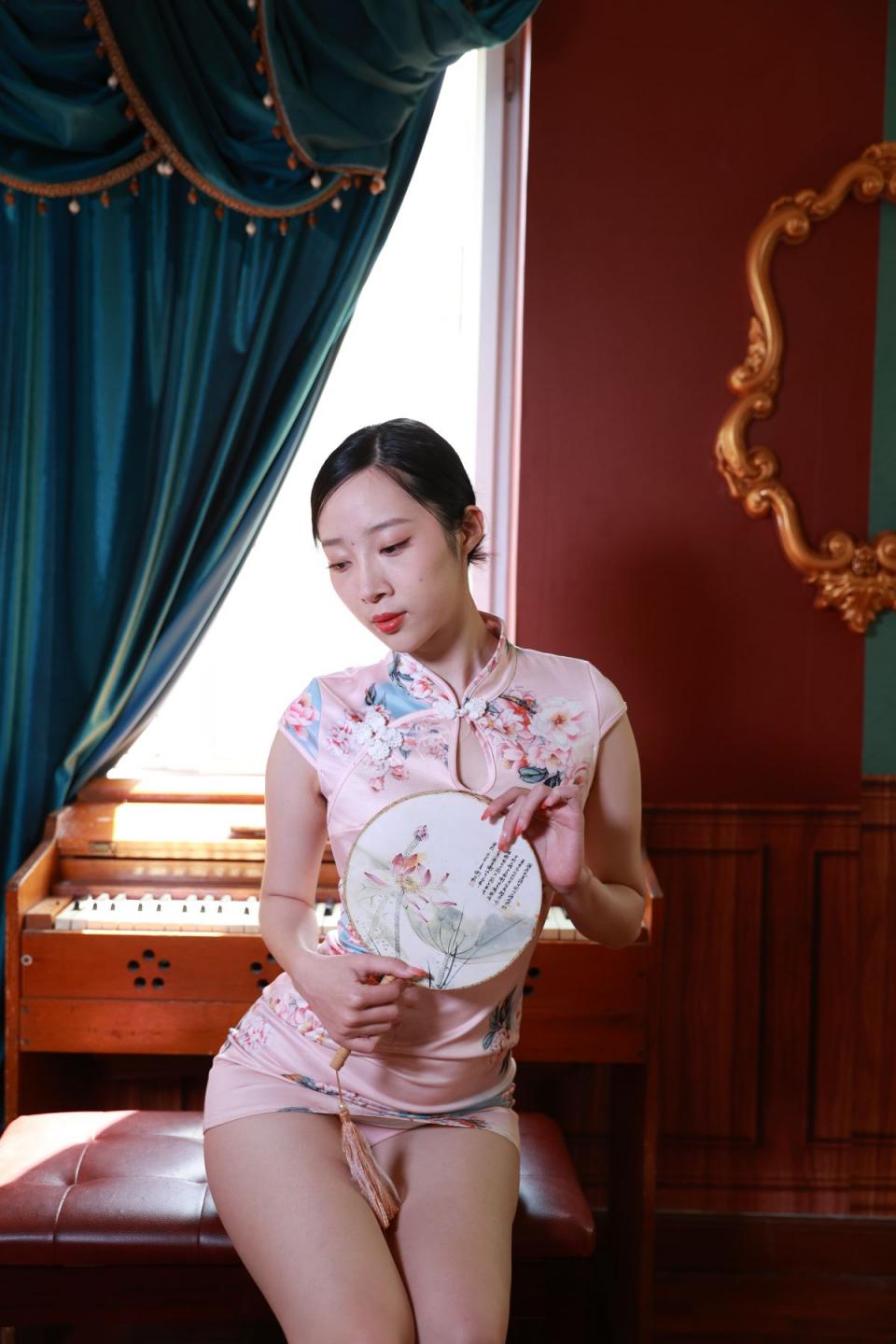 旗袍少妇能感觉到那份美妙不