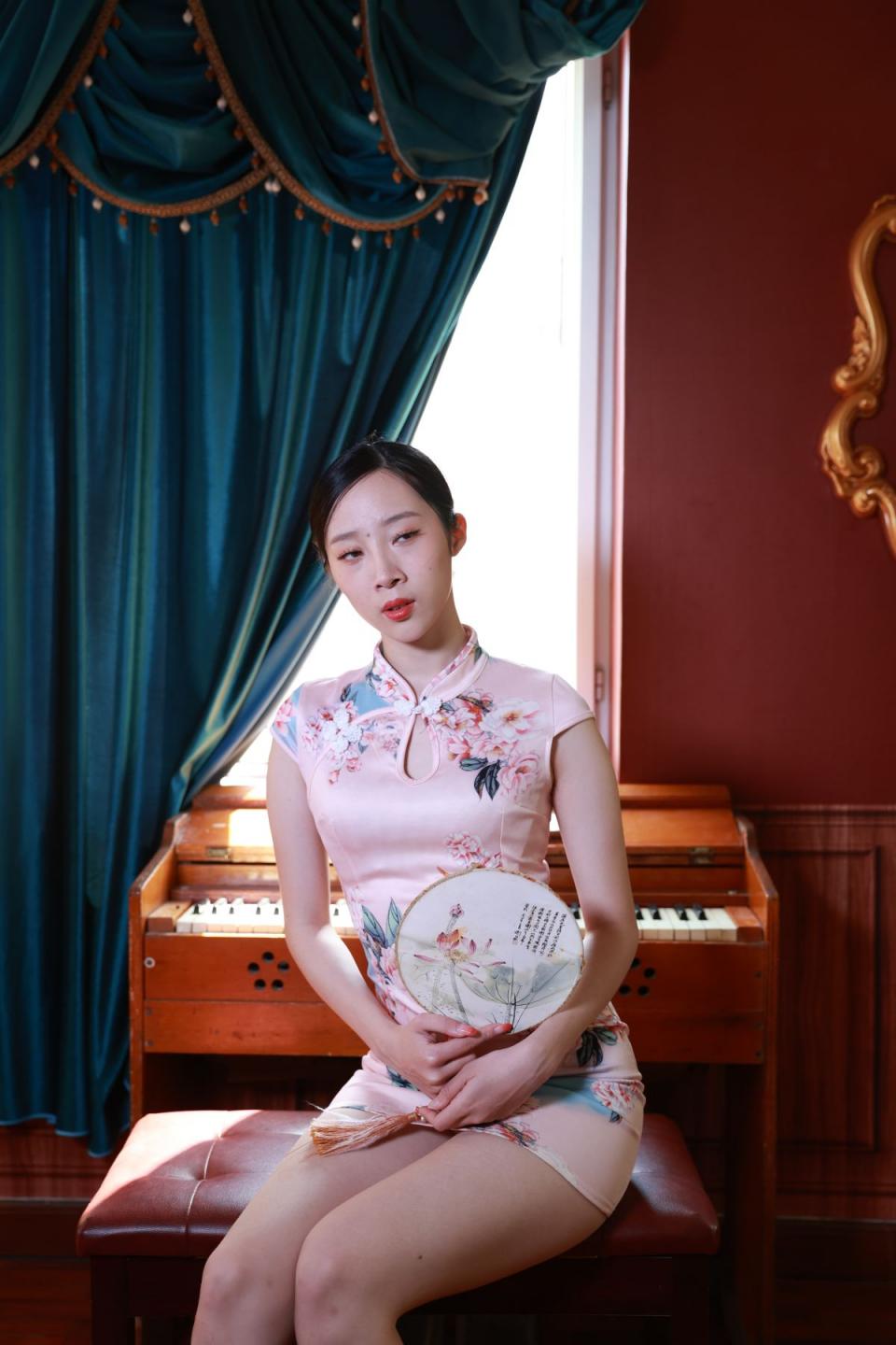 旗袍少妇能感觉到那份美妙不