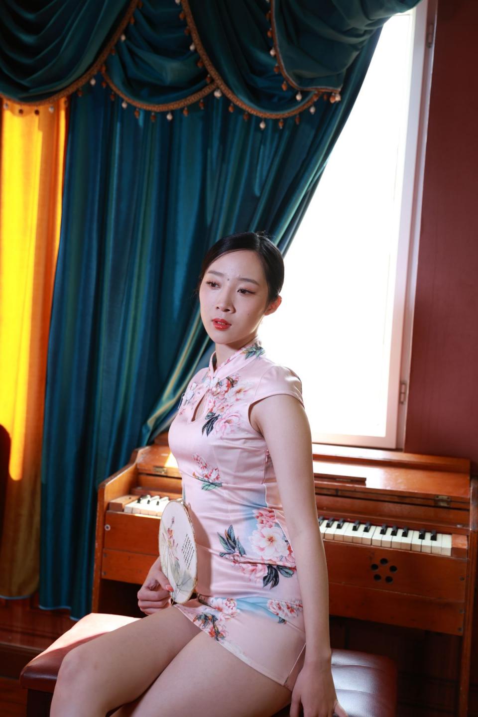 旗袍少妇能感觉到那份美妙不