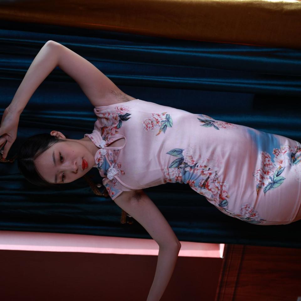 旗袍少妇能感觉到那份美妙不