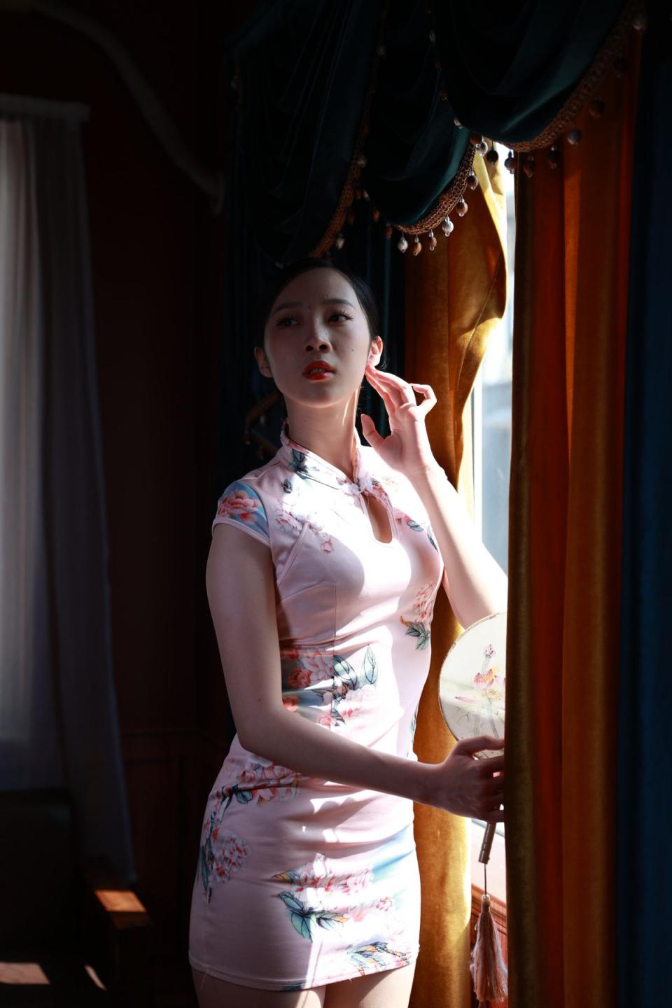 旗袍少妇能感觉到那份美妙不