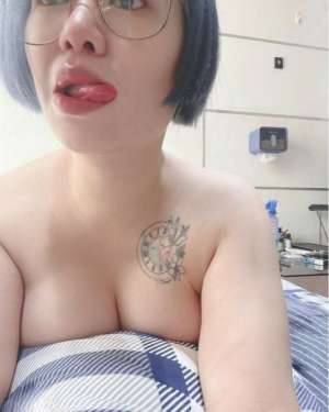 人妻少妇自拍_短发淫纹母狗