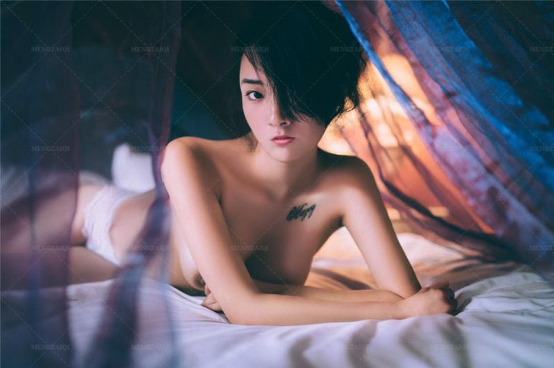 裸体，更多裸体
