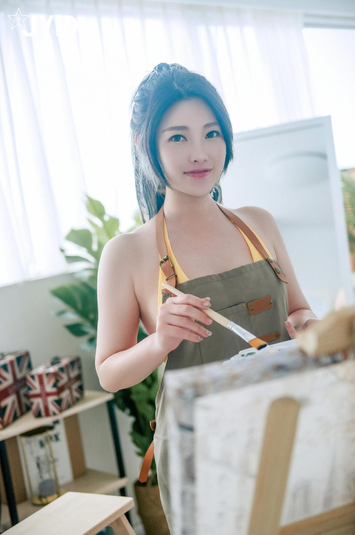 画室巨乳学生狂开腿，她真的好湿