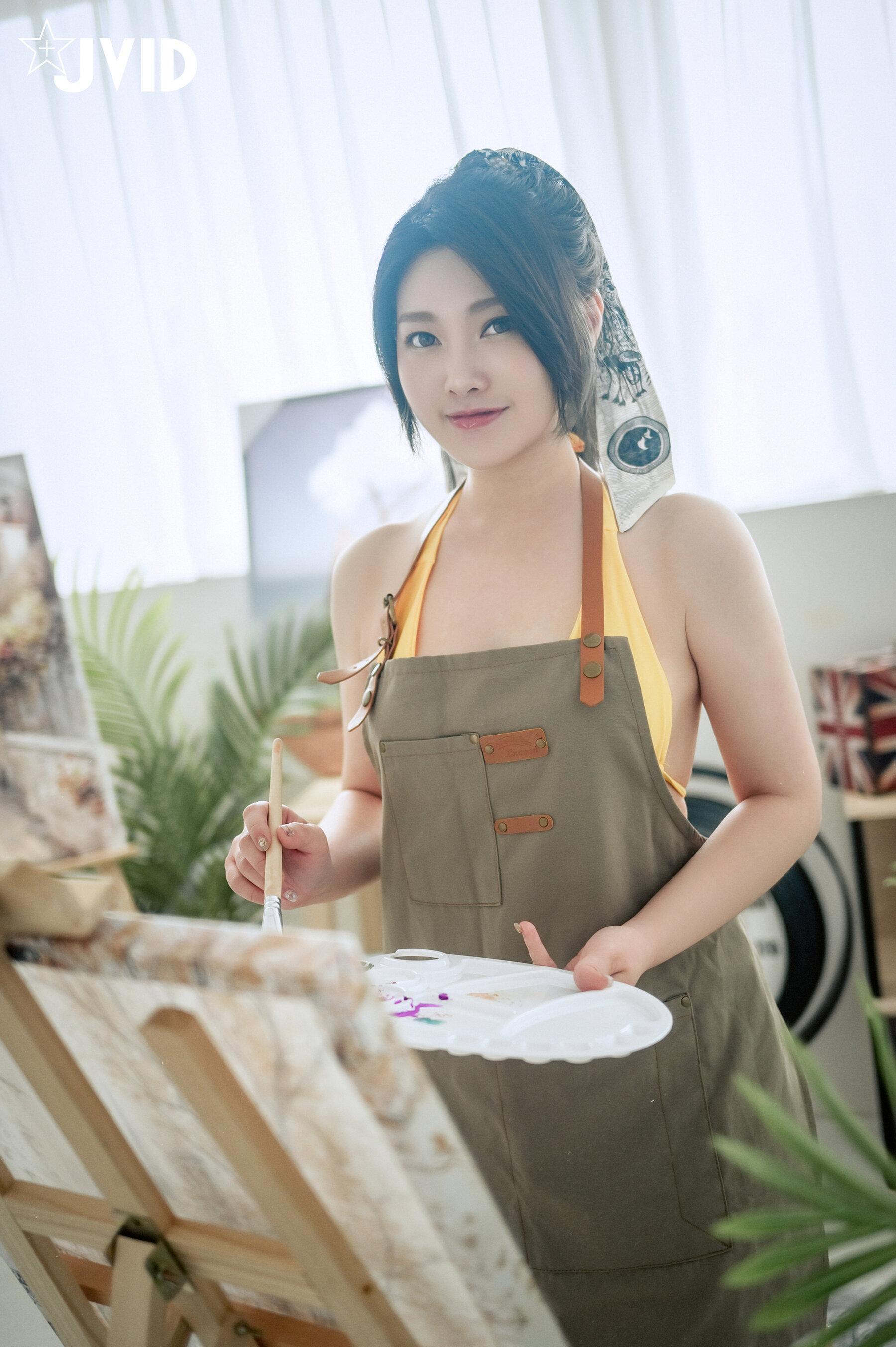 画室巨乳学生狂开腿，她真的好湿