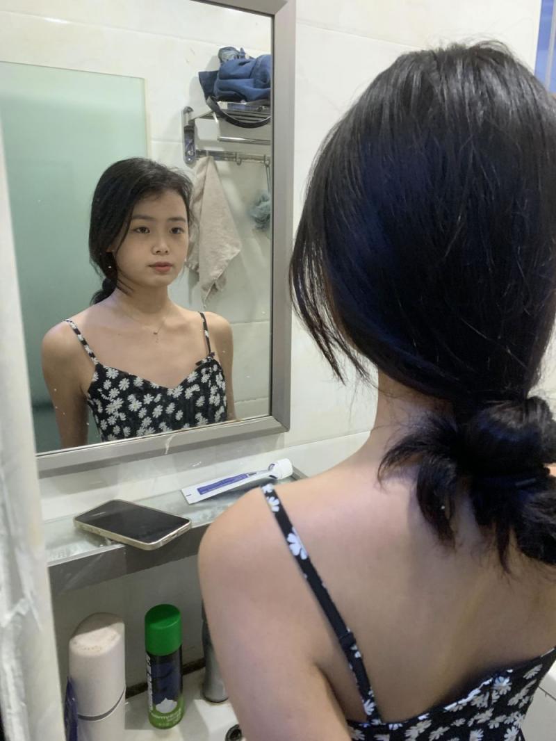 清纯到极致的碎花裙少女