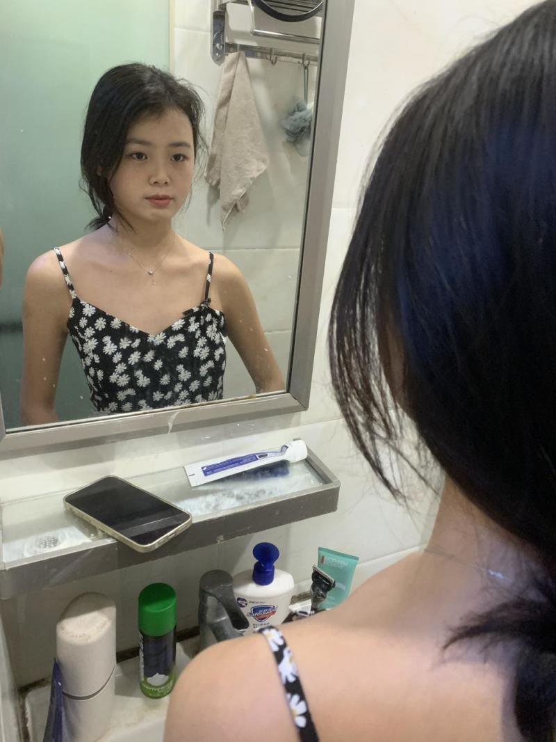 清纯到极致的碎花裙少女