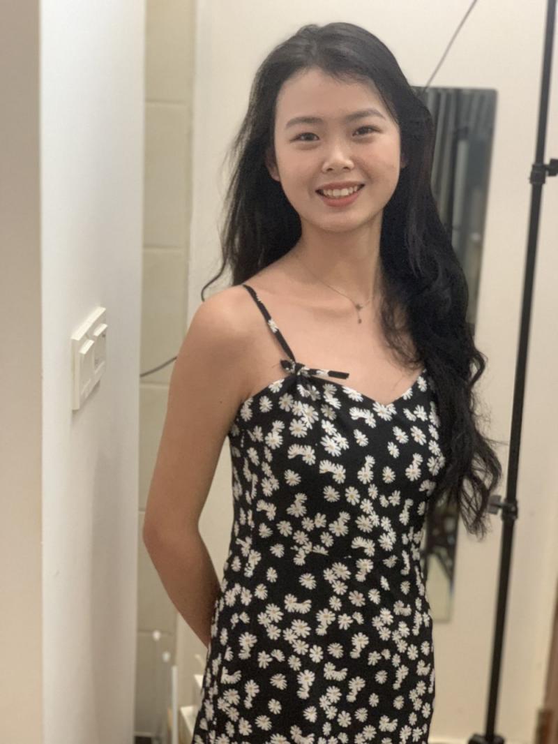 清纯到极致的碎花裙少女