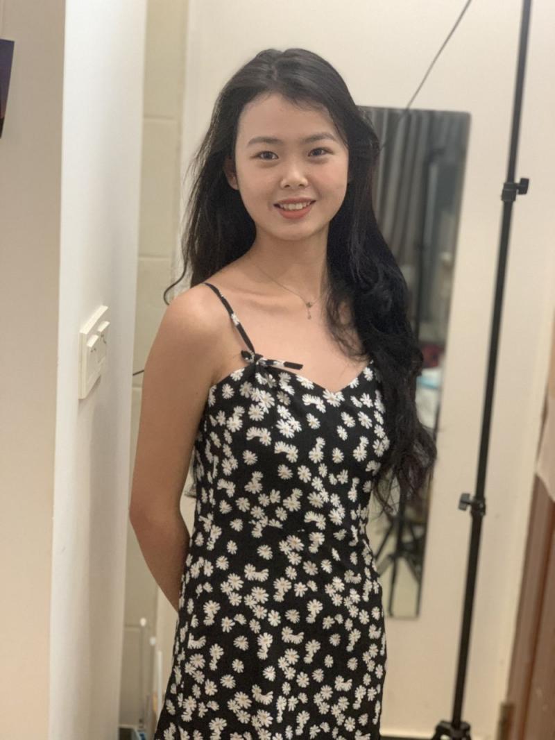 清纯到极致的碎花裙少女
