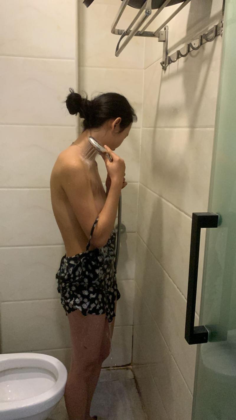 清纯到极致的碎花裙少女