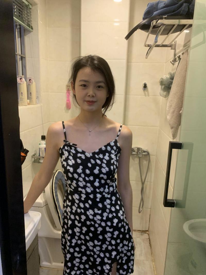 清纯到极致的碎花裙少女