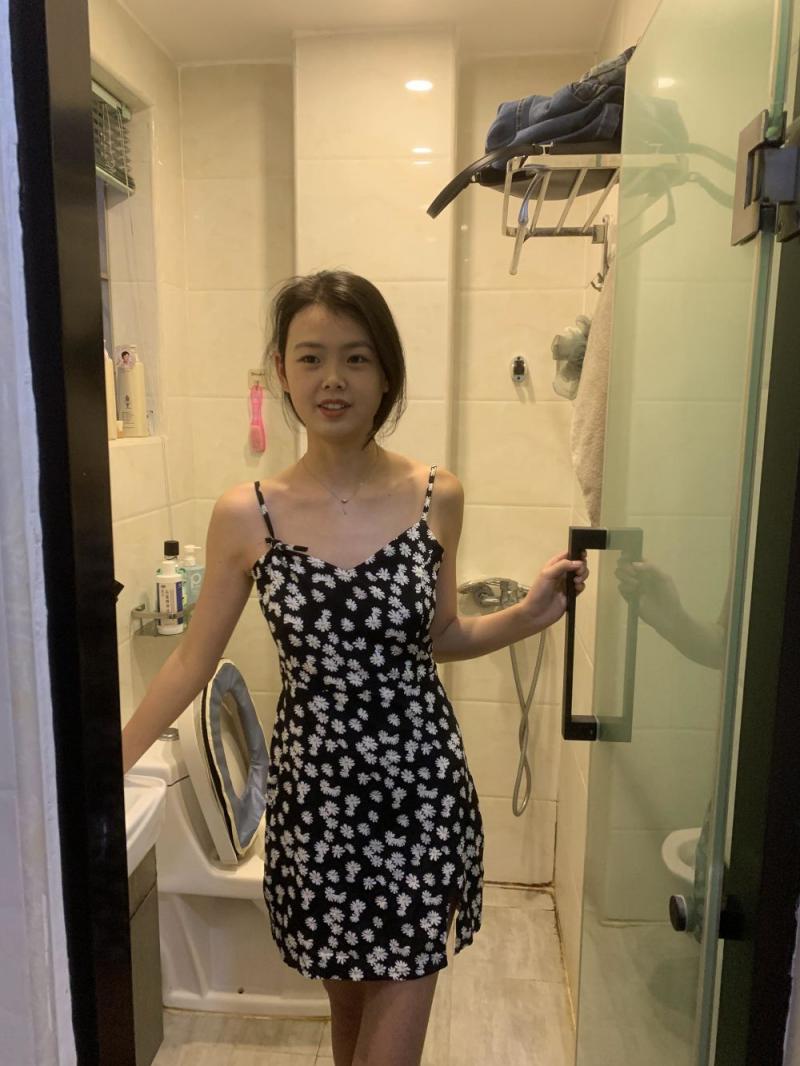 清纯到极致的碎花裙少女