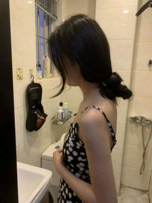 清纯到极致的碎花裙少女