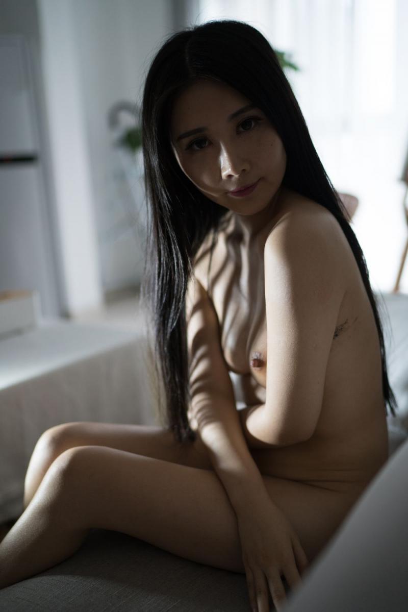 暗光下的肉体更迷人