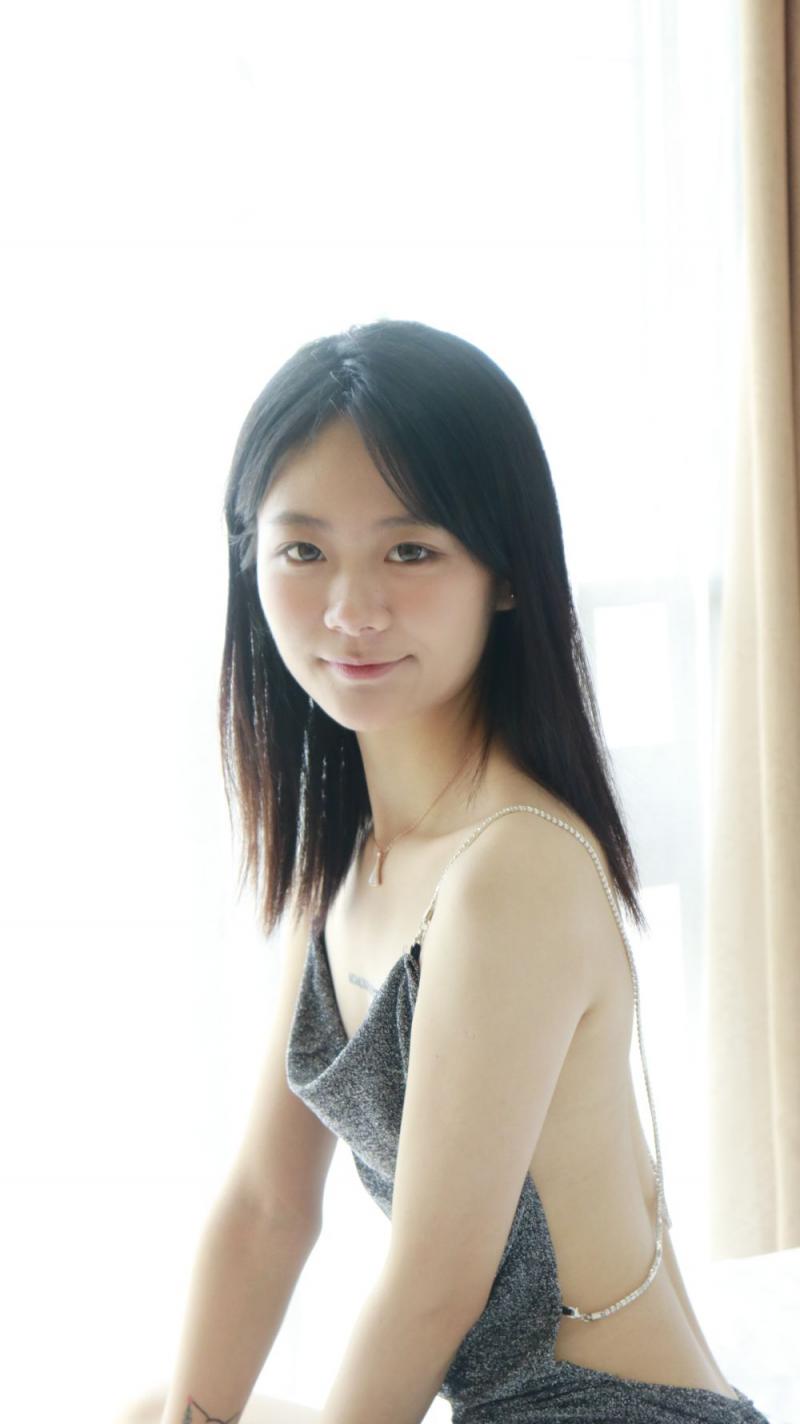 仪态优美的清纯妹子