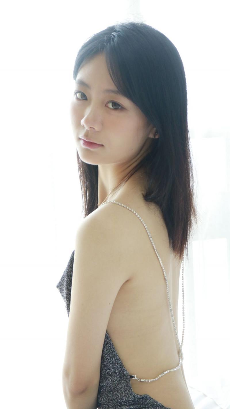 仪态优美的清纯妹子
