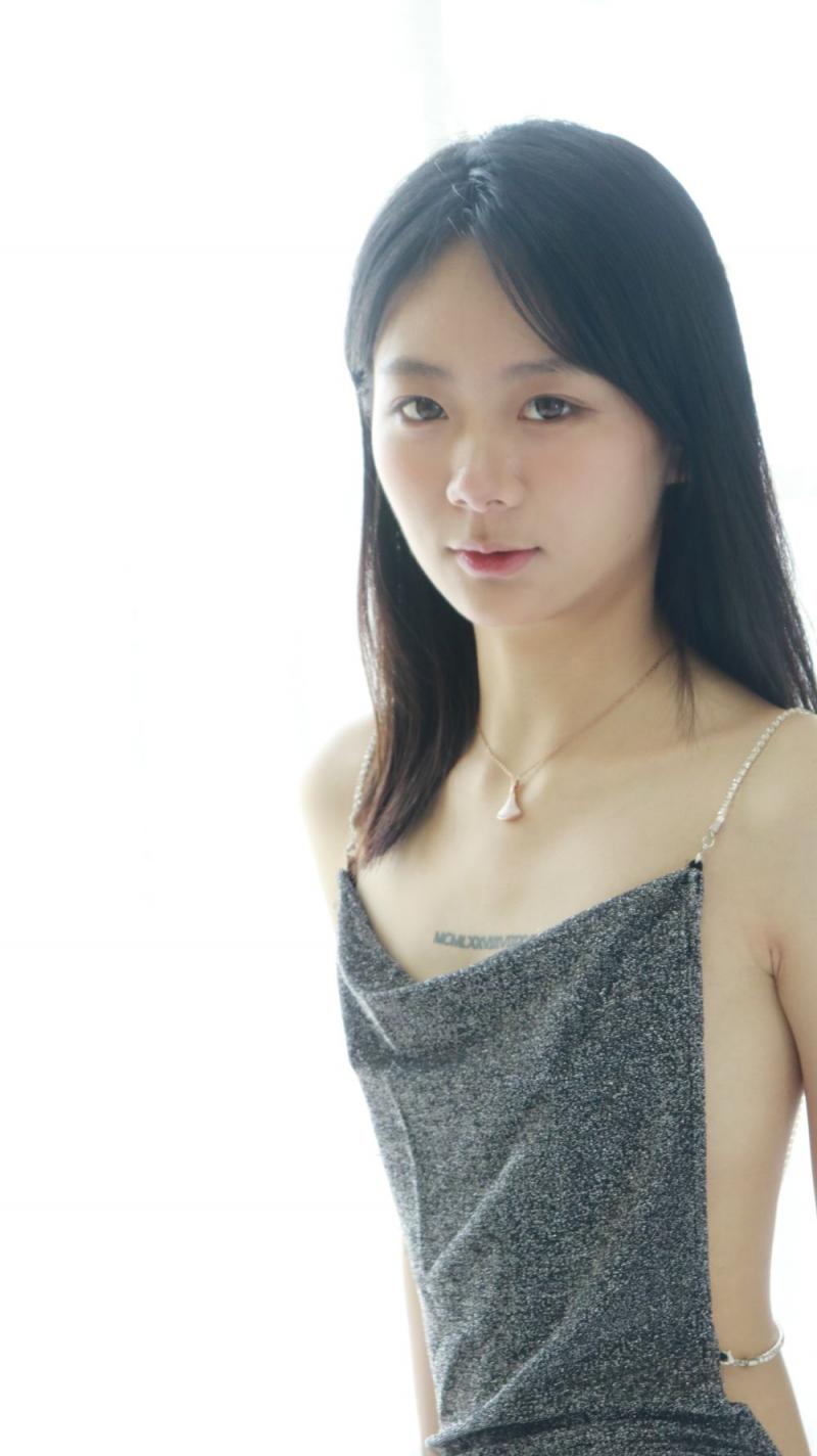 仪态优美的清纯妹子