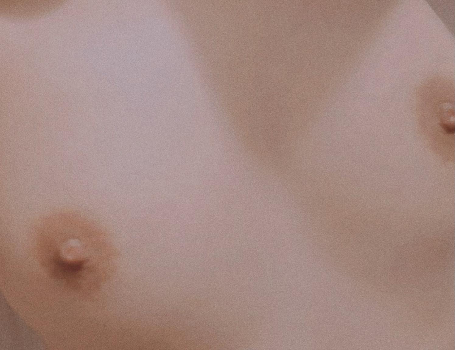 哄到了一个大学小妹妹的私照，好嫩啊！～