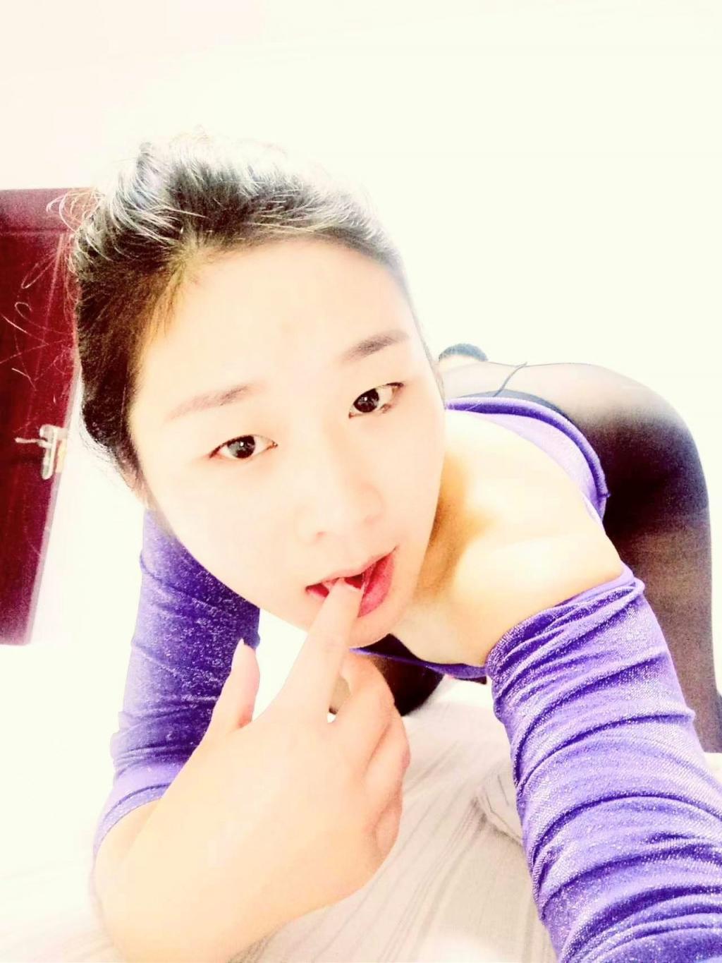 骚屄老婆魅岚发骚自拍