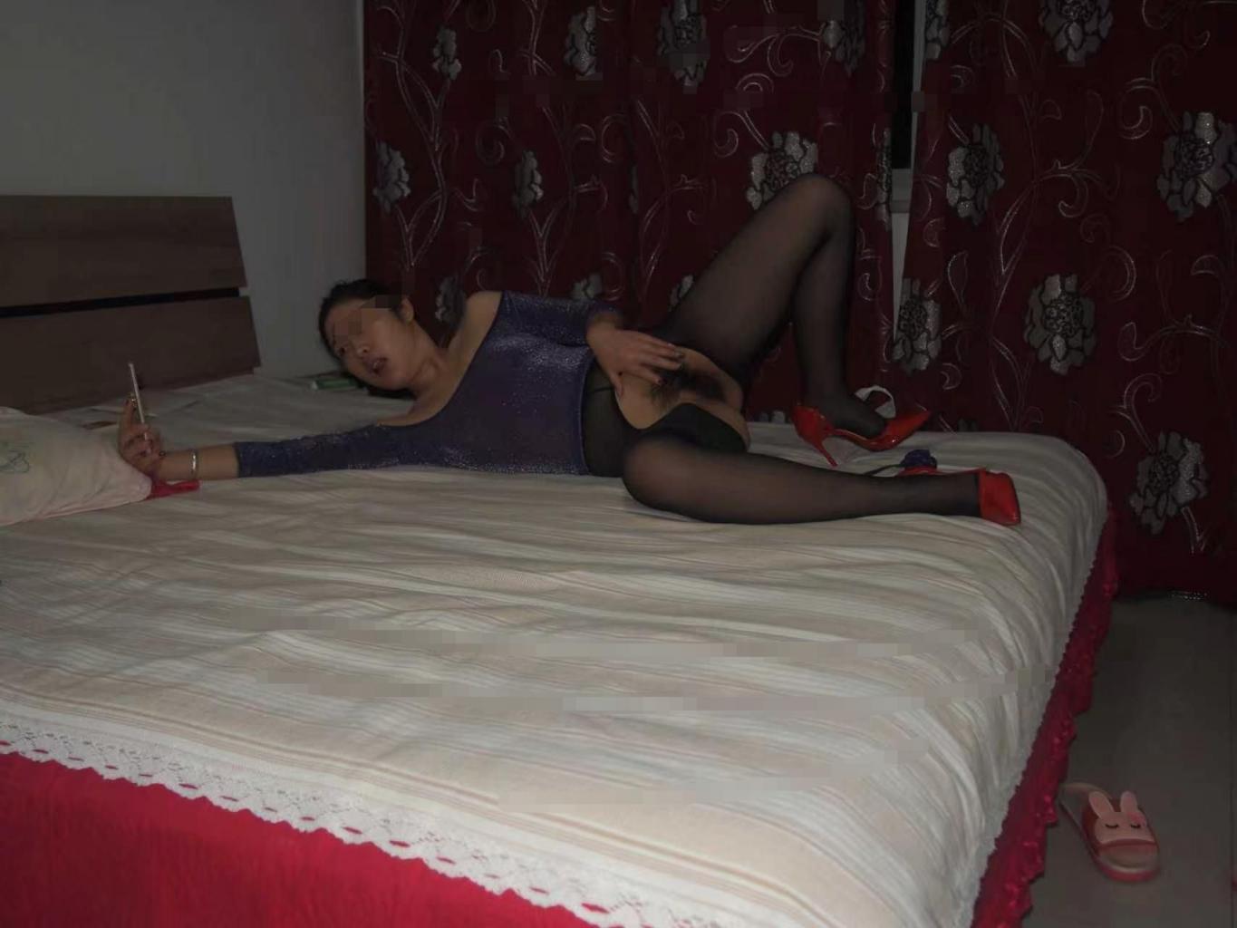骚屄老婆魅岚发骚自拍