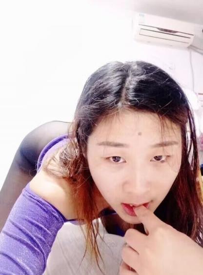 骚屄老婆魅岚发骚自拍