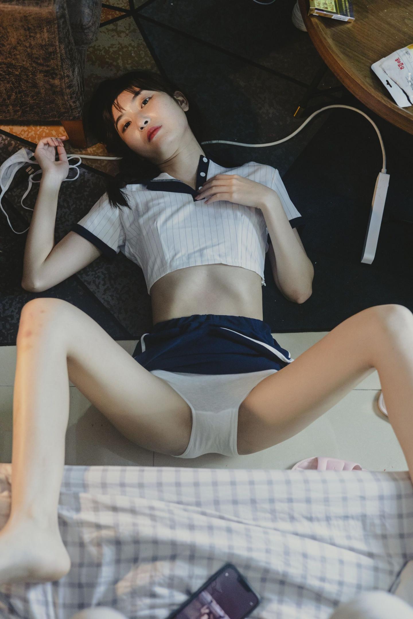 国模小熊人体私拍套图