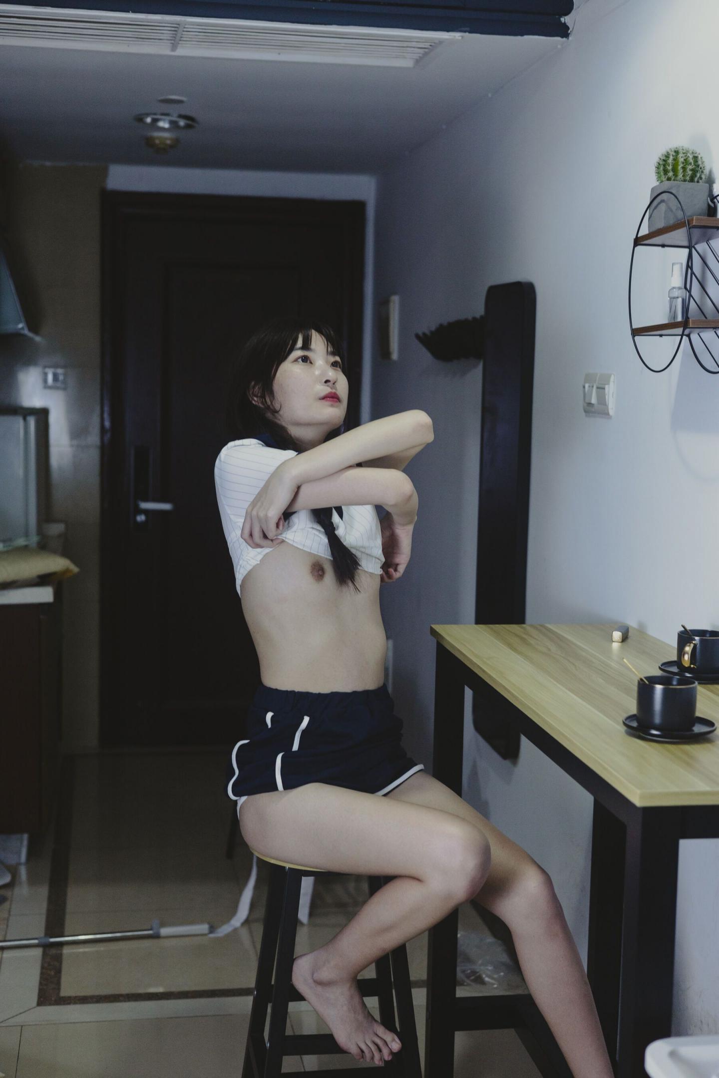 国模小熊人体私拍套图