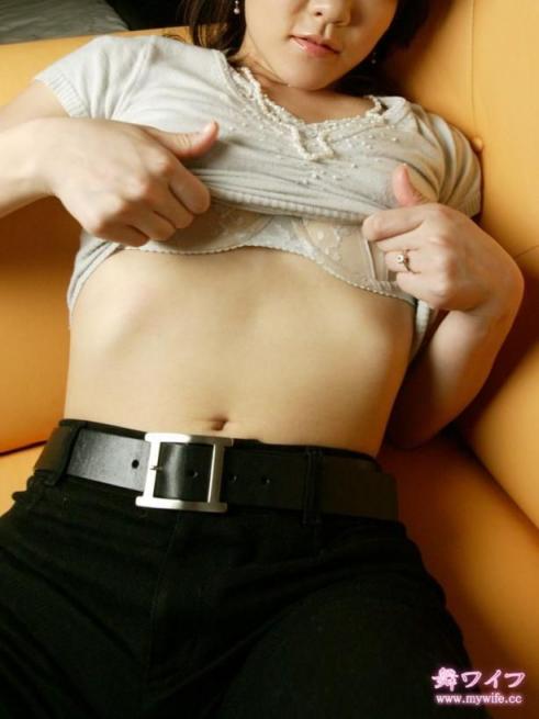 西崎 真純 巨乳诱人