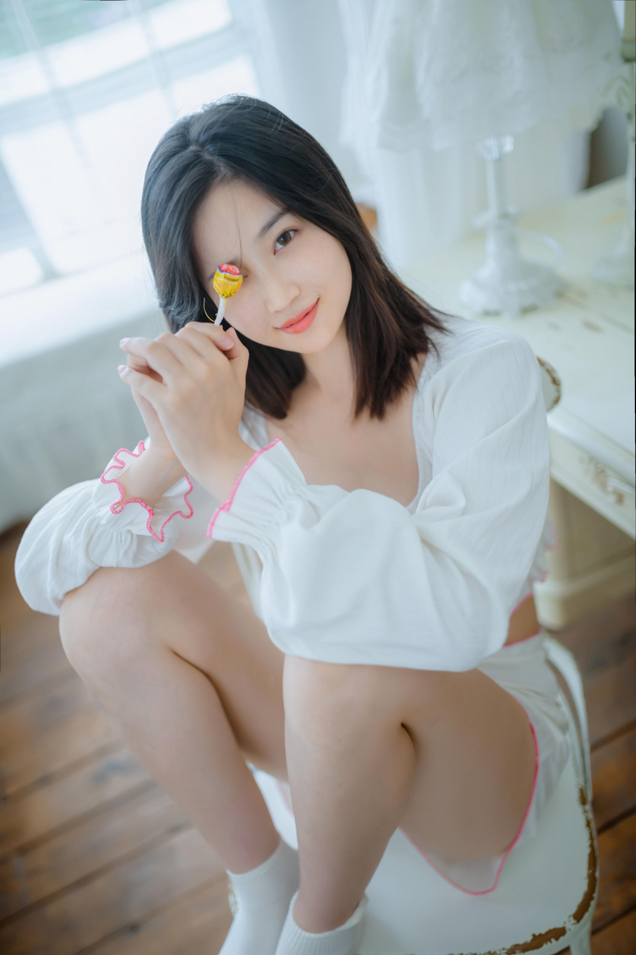 年年少女 - 棒棒糖少女，我也喜欢吃棒棒糖