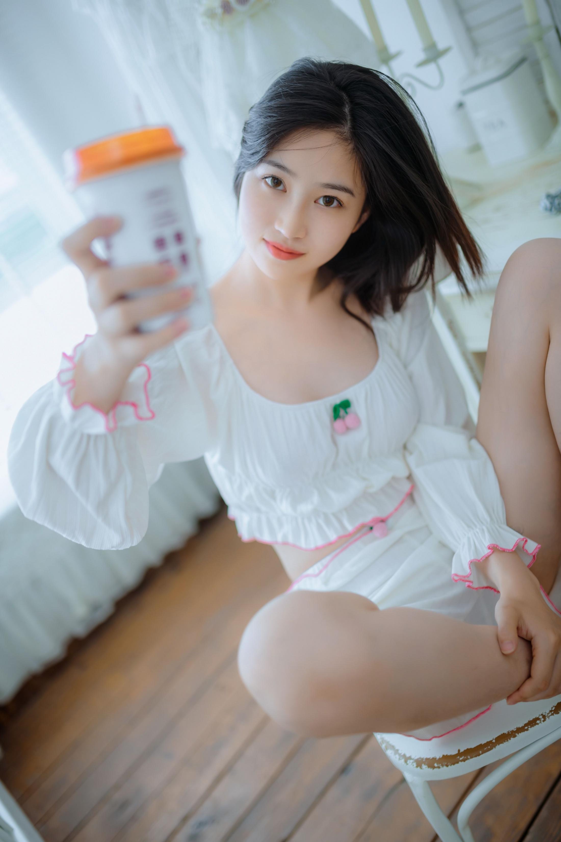年年少女 - 棒棒糖少女，我也喜欢吃棒棒糖