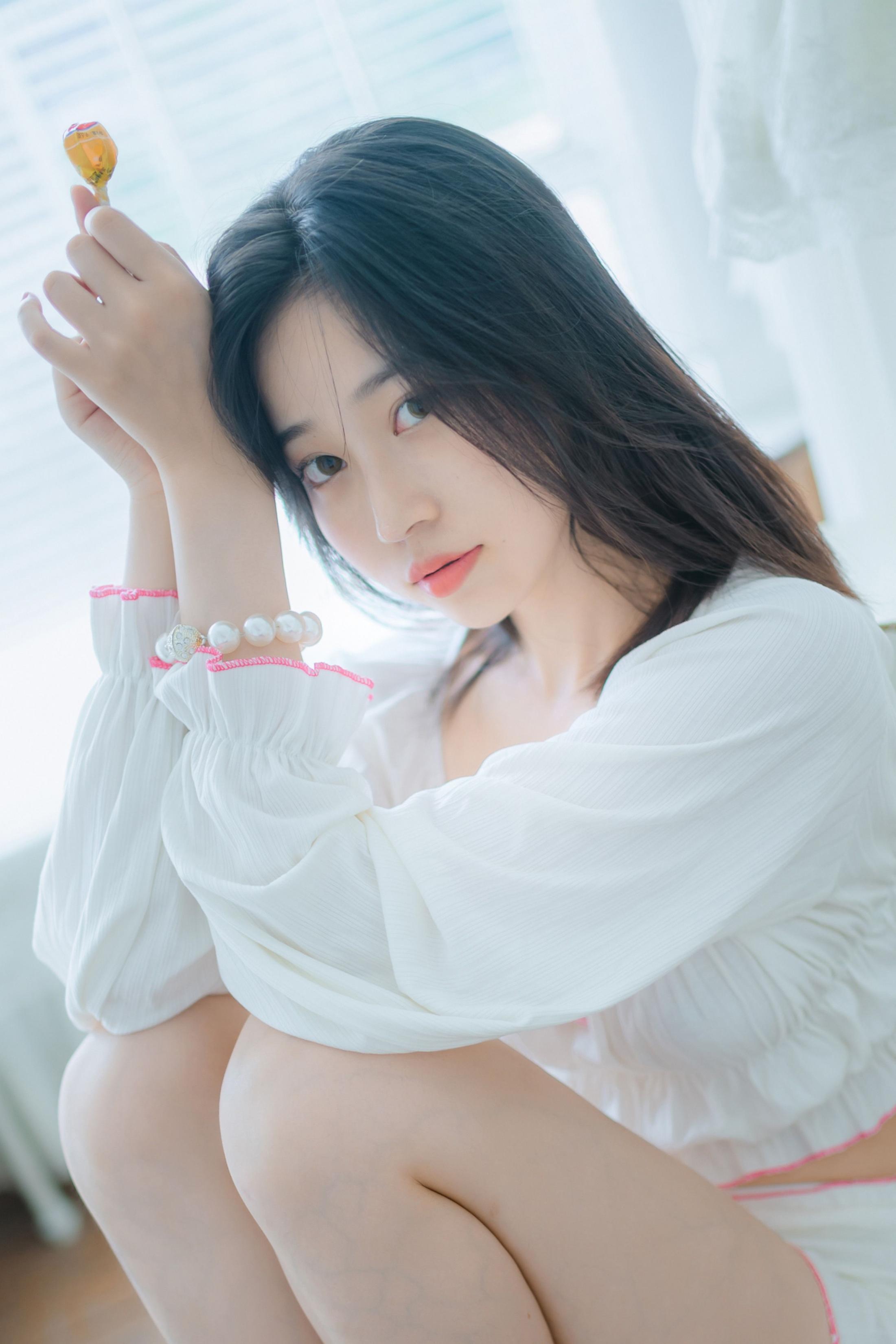 年年少女 - 棒棒糖少女，我也喜欢吃棒棒糖
